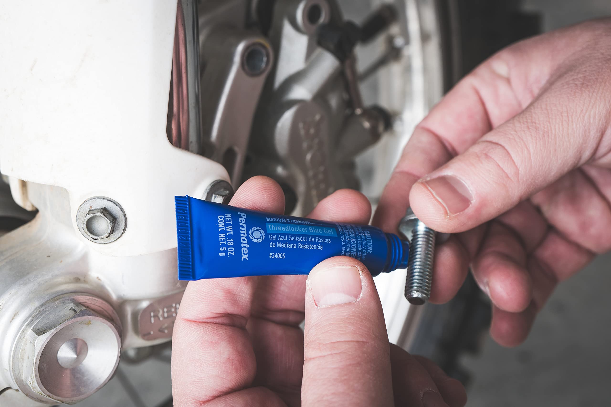 Amazon.com: Permatex 24242 BLUE MEDIUM STRENGTH THREADLOCKER 36ML